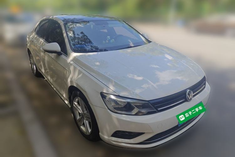 Used Volkswagen Lamando 2017 280TSI DSG Comfort Edition Front Right 45 Deg