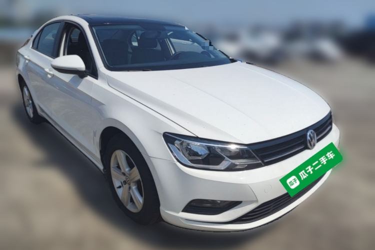 Used Volkswagen Lamando 2017 230TSI Manual Trend Edition Front Right 45 Deg