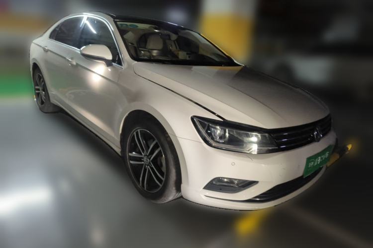 Used Volkswagen Lamando 2017 280TSI DSG Luxury Edition Front Right 45 Deg