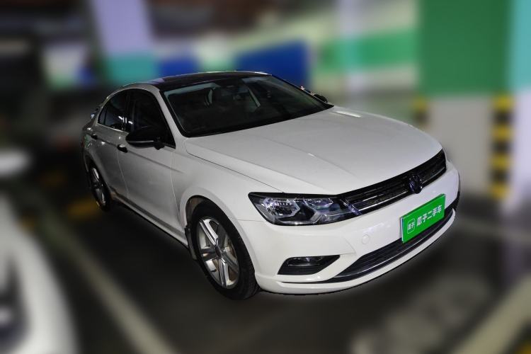 Used Volkswagen Lamando 2017 280TSI DSG Comfort Edition Front Right 45 Deg