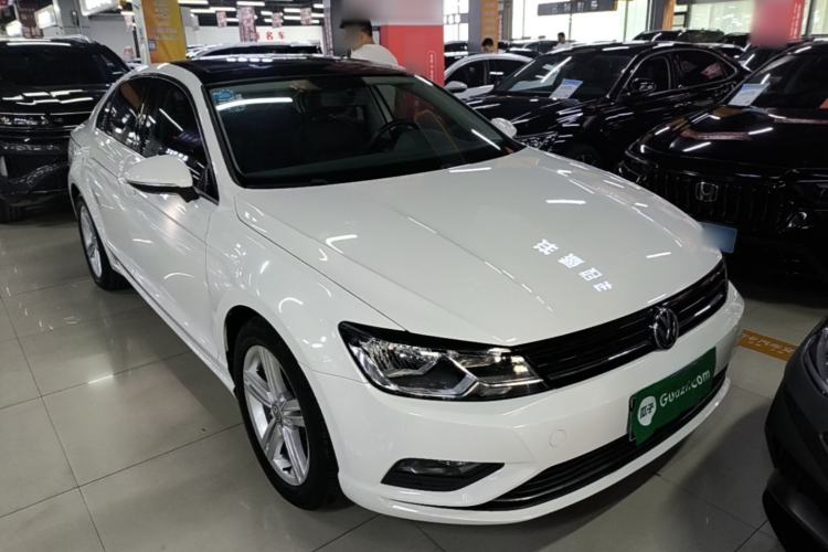 Used Volkswagen Lamando 2017 280TSI DSG Comfort Edition Front Right 45 Deg
