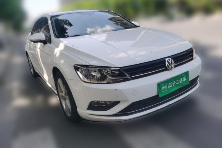 Used Volkswagen Lamando 2017 280TSI DSG Comfort Edition Front Right 45 Deg