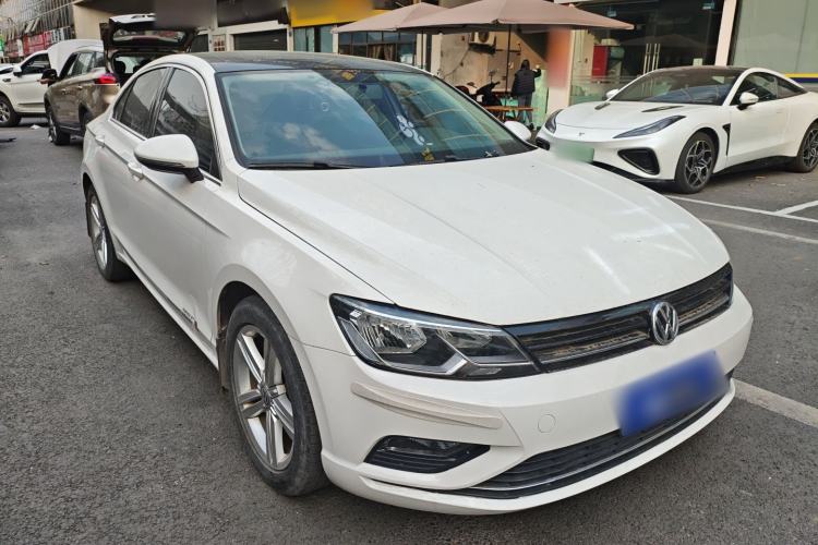 Used Volkswagen Lamando 2017 280TSI DSG Comfort Edition Front Right 45 Deg