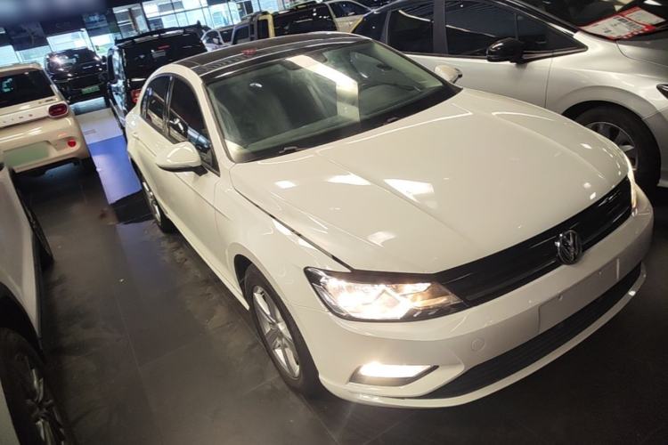 Used Volkswagen Lamando 2017 230TSI DSG Fashion Edition Front Right 45 Deg
