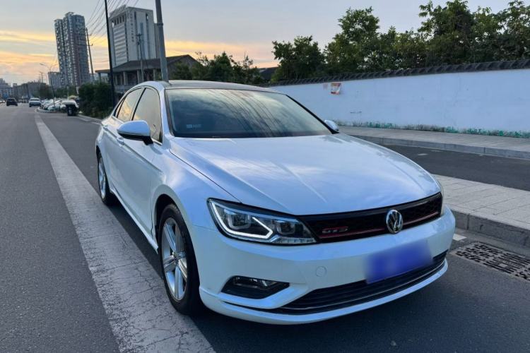 Used Volkswagen Lamando 2017 280TSI DSG Comfort Edition Front Right 45 Deg