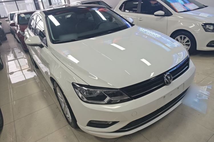 Used Volkswagen Lamando 2017 280TSI DSG Comfort Edition Front Right 45 Deg