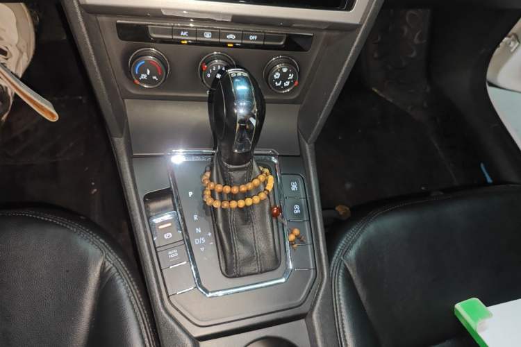 Used Volkswagen Lamando 2017 230TSI DSG Fashion Edition Gear Lever