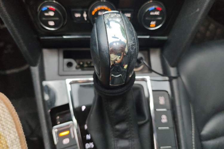 Used Volkswagen Lamando 2017 280TSI DSG Comfort Edition Gear Lever