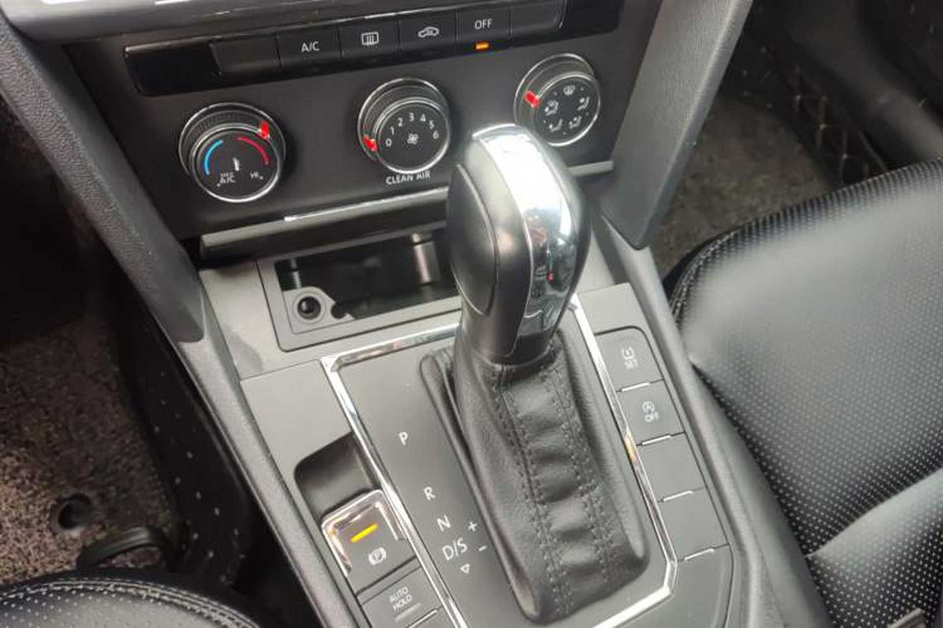Used Volkswagen Lamando 2017 230TSI DSG Fashion Edition Gear Lever