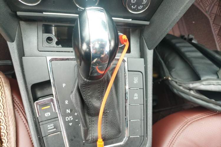 Used Volkswagen Lamando 2017 230TSI DSG Fashion Edition Gear Lever