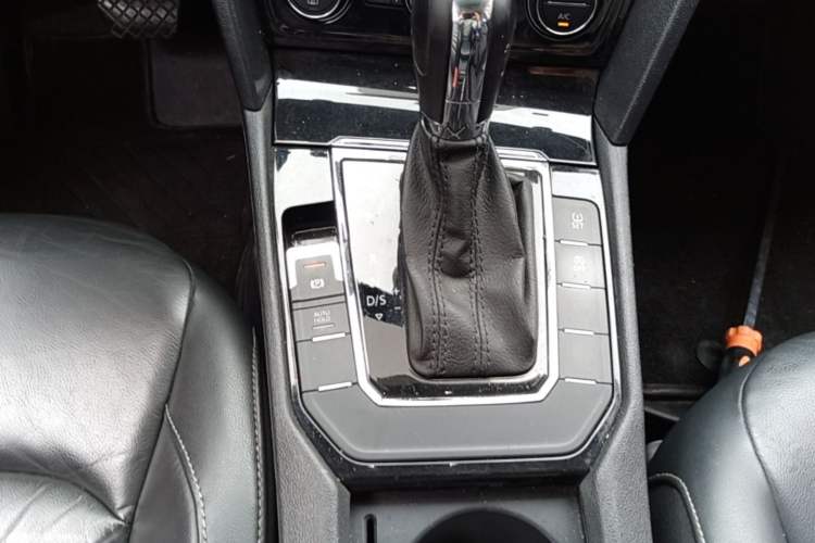 Used Volkswagen Lamando 2017 280TSI DSG Comfort Edition Gear Lever