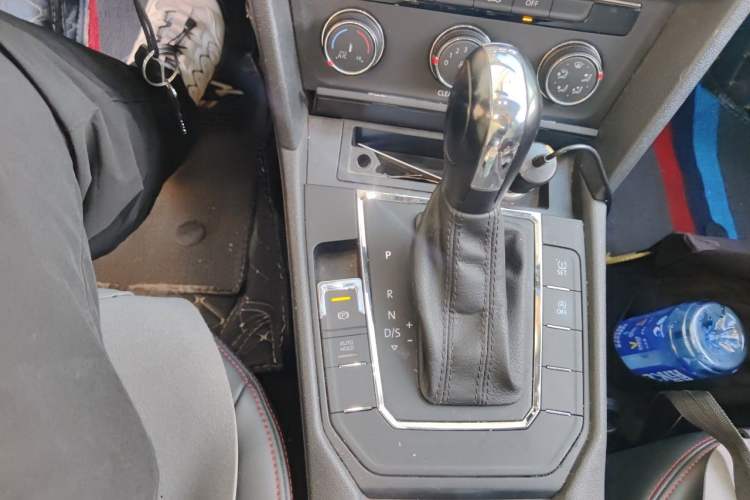 Used Volkswagen Lamando 2017 230TSI DSG Fashion Edition Gear Lever