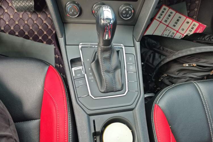 Used Volkswagen Lamando 2017 230TSI DSG Fashion Edition Gear Lever