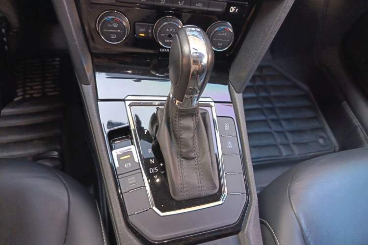Used Volkswagen Lamando 2017 280TSI DSG Comfort Edition Gear Lever
