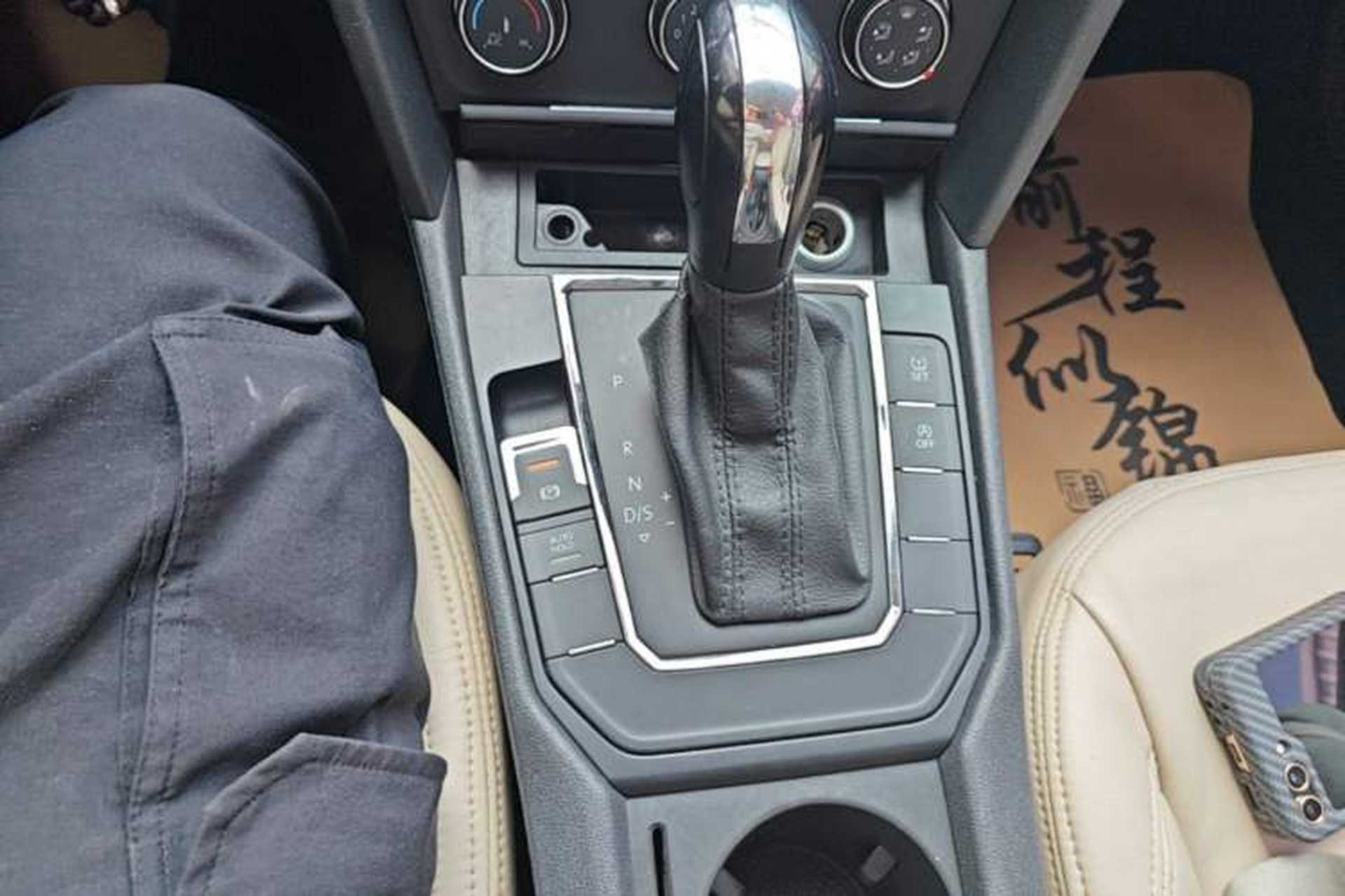 Used Volkswagen Lamando 2017 230TSI DSG Fashion Edition Gear Lever