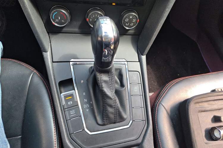 Used Volkswagen Lamando 2017 230TSI DSG Fashion Edition Gear Lever