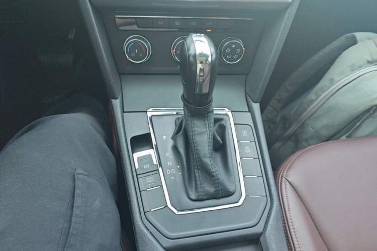 Used Volkswagen Lamando 2017 230TSI DSG Fashion Edition Gear Lever