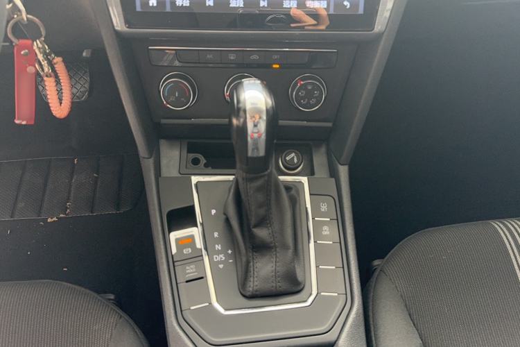 Used Volkswagen Lamando 2017 230TSI DSG Fashion Edition Gear Lever