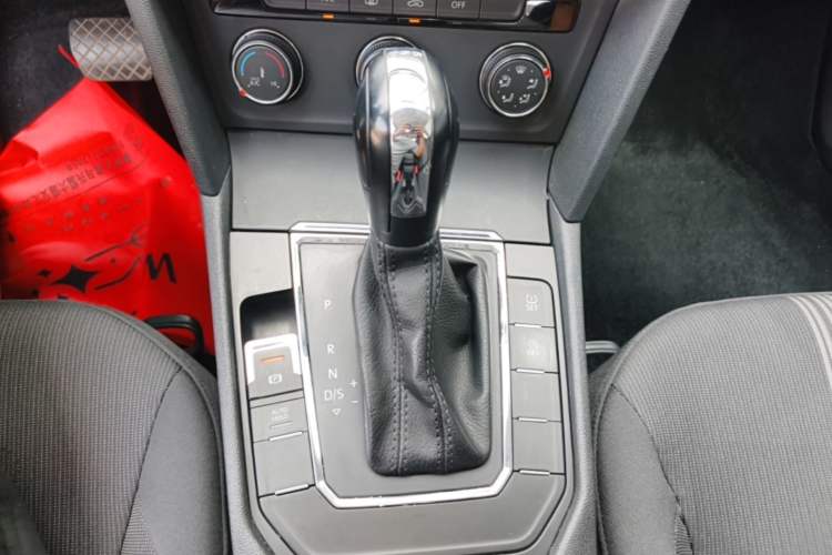 Used Volkswagen Lamando 2017 230TSI DSG Fashion Edition Gear Lever