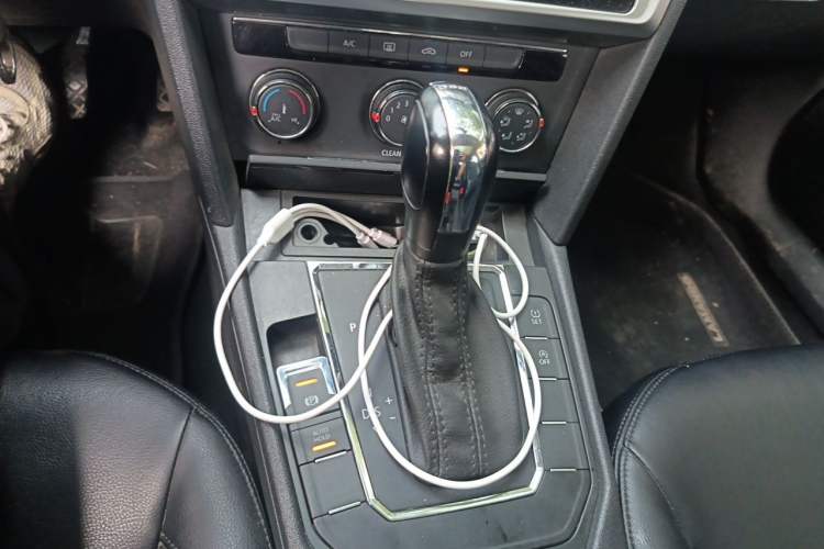 Used Volkswagen Lamando 2017 230TSI DSG Fashion Edition Gear Lever