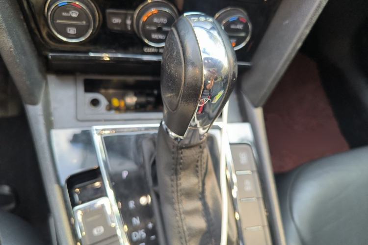 Used Volkswagen Lamando 2017 280TSI DSG Comfort Edition Gear Lever