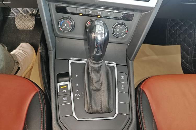 Used Volkswagen Lamando 2017 230TSI DSG Fashion Edition Gear Lever