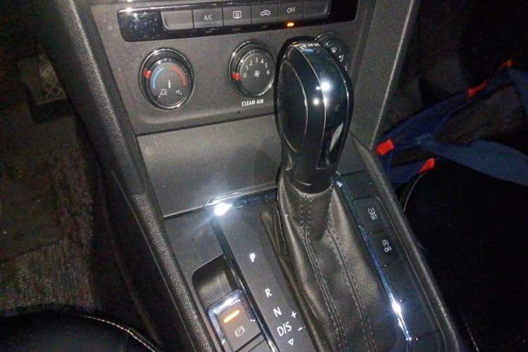 Used Volkswagen Lamando 2017 230TSI DSG Fashion Edition Gear Lever