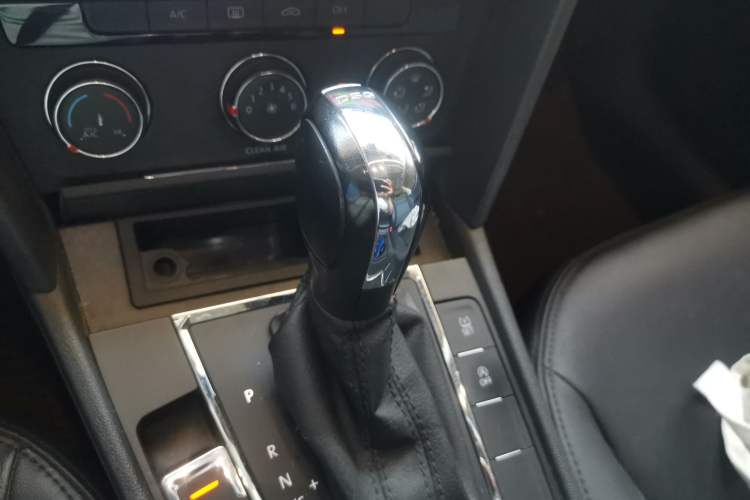 Used Volkswagen Lamando 2017 230TSI DSG Fashion Edition Gear Lever