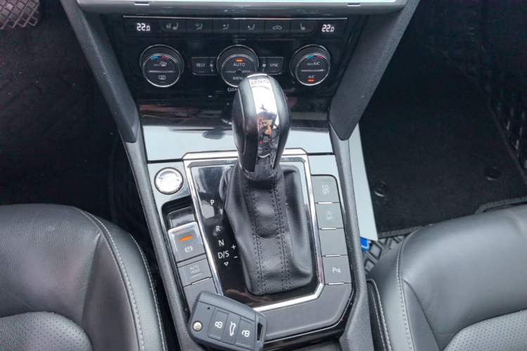 Used Volkswagen Lamando 2017 280TSI DSG Luxury Edition Gear Lever