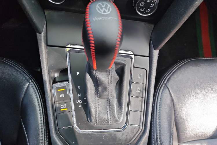 Used Volkswagen Lamando 2017 230TSI DSG Fashion Edition Gear Lever
