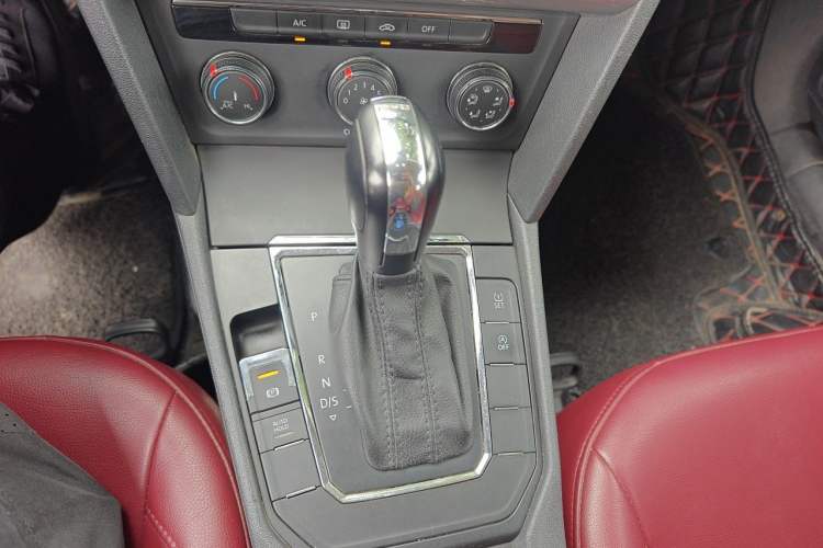 Used Volkswagen Lamando 2017 230TSI DSG Fashion Edition Gear Lever