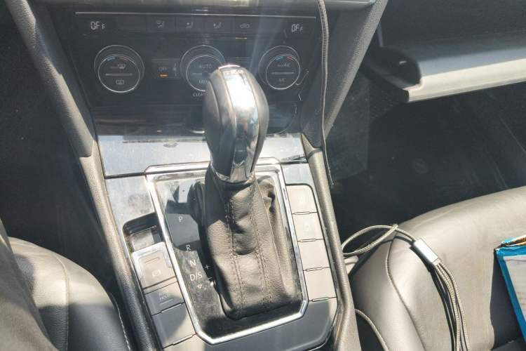 Used Volkswagen Lamando 2017 280TSI DSG Comfort Edition Gear Lever