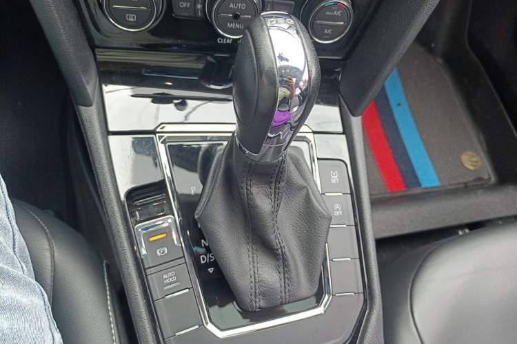 Used Volkswagen Lamando 2017 280TSI DSG Comfort Edition Gear Lever
