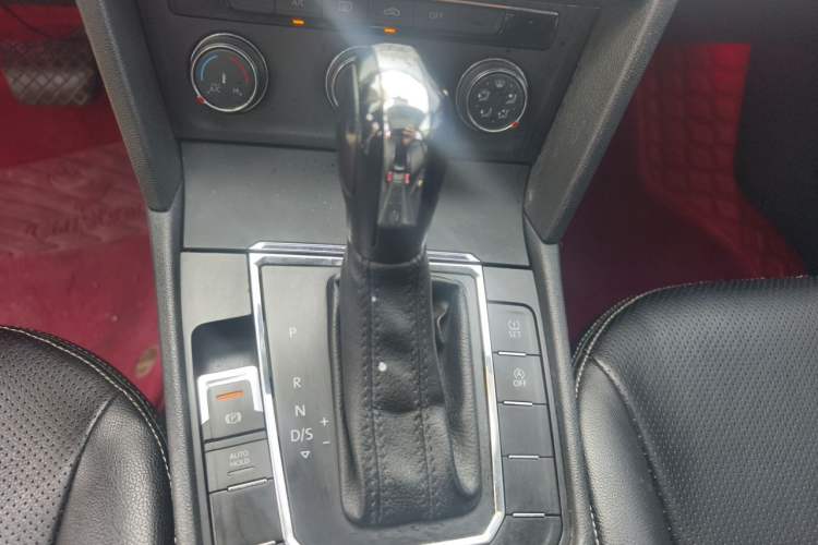 Used Volkswagen Lamando 2017 230TSI DSG Fashion Edition Gear Lever
