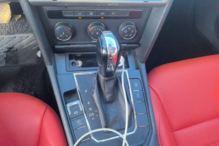 Used Volkswagen Lamando 2017 230TSI DSG Fashion Edition Gear Lever