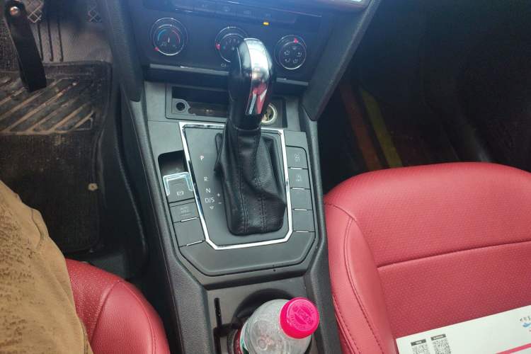 Used Volkswagen Lamando 2017 230TSI DSG Fashion Edition Gear Lever