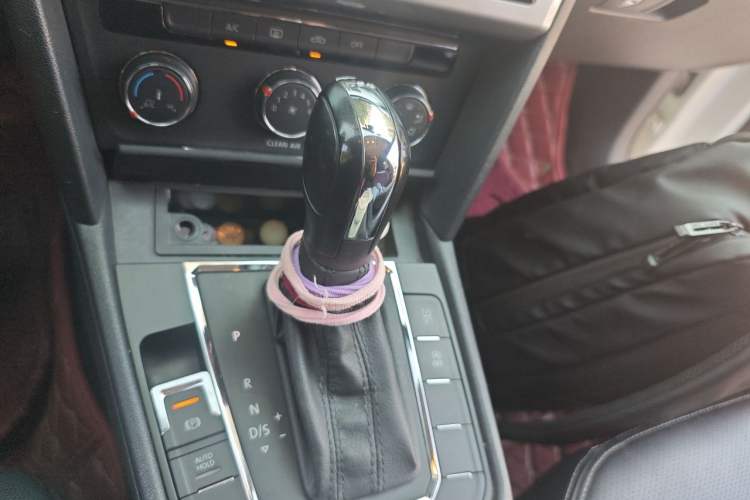 Used Volkswagen Lamando 2017 230TSI DSG Fashion Edition Gear Lever