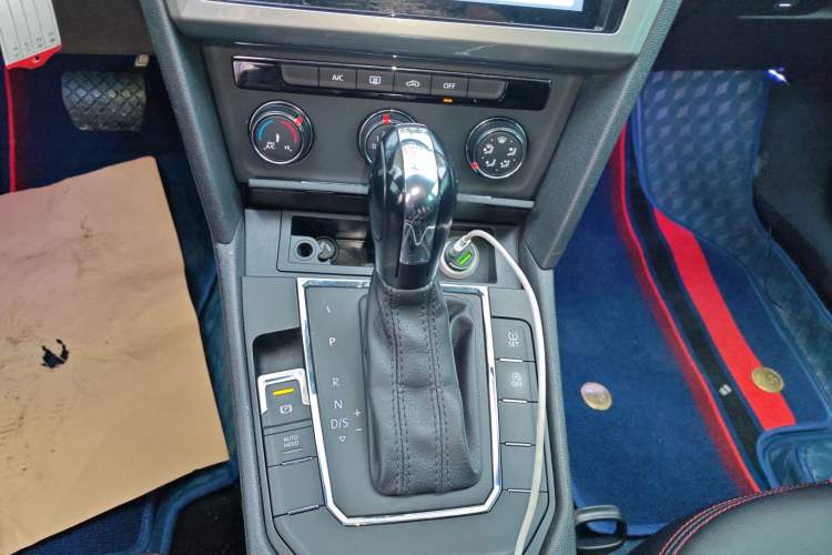 Used Volkswagen Lamando 2017 230TSI DSG Fashion Edition Gear Lever