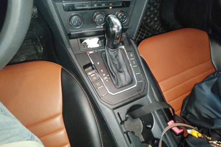 Used Volkswagen Lamando 2017 230TSI DSG Fashion Edition Gear Lever