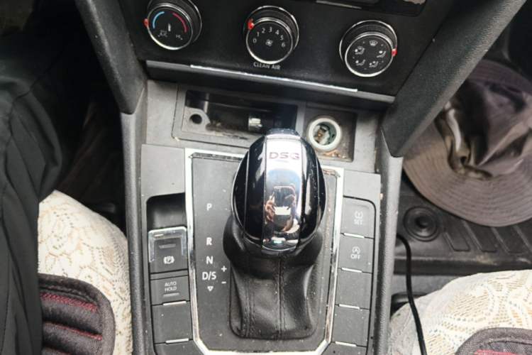 Used Volkswagen Lamando 2017 230TSI DSG Fashion Edition Gear Lever