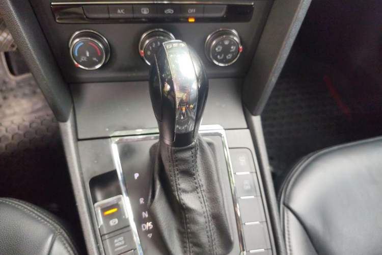 Used Volkswagen Lamando 2017 230TSI DSG Fashion Edition Gear Lever