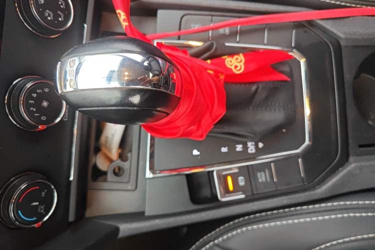 Used Volkswagen Lamando 2017 230TSI DSG Fashion Edition Gear Lever