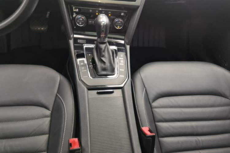 Used Volkswagen Lamando 2017 280TSI DSG Comfort Edition Gear Lever