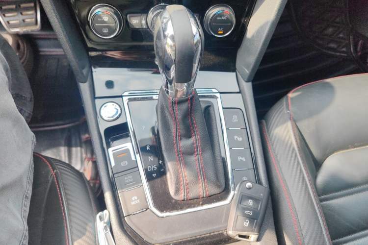 Used Volkswagen Lamando 2017 2.0T GTS Gear Lever