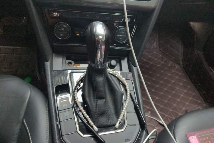 Used Volkswagen Lamando 2017 280TSI DSG Comfort Edition Gear Lever