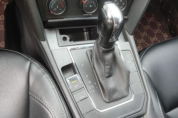 Used Volkswagen Lamando 2017 230TSI DSG Fashion Edition Gear Lever