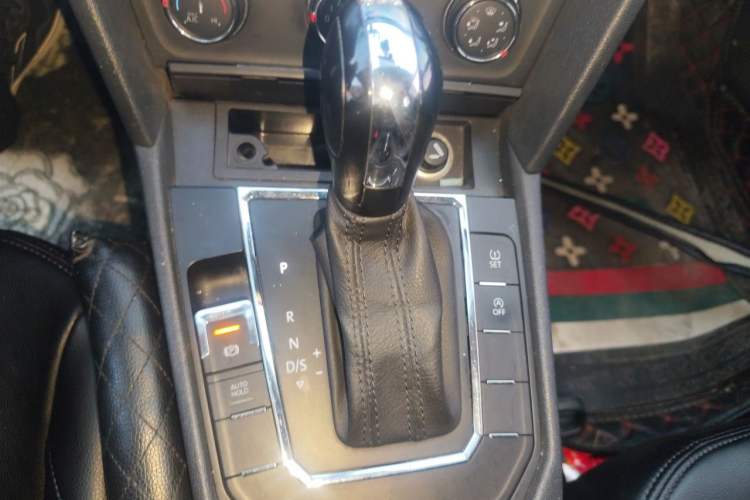 Used Volkswagen Lamando 2017 230TSI DSG Fashion Edition Gear Lever