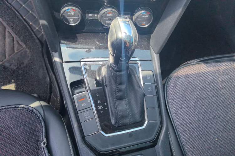 Used Volkswagen Lamando 2017 280TSI DSG Comfort Edition Gear Lever