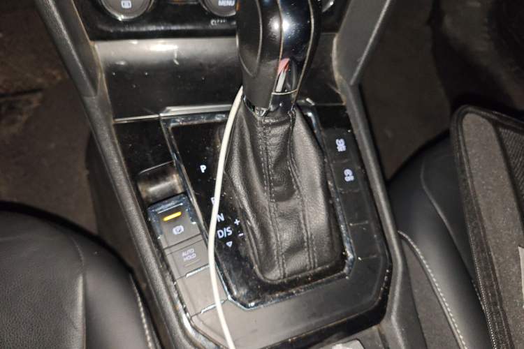 Used Volkswagen Lamando 2017 280TSI DSG Comfort Edition Gear Lever