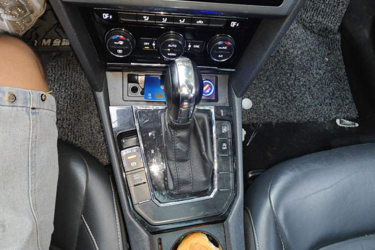 Used Volkswagen Lamando 2017 280TSI DSG Comfort Edition Gear Lever